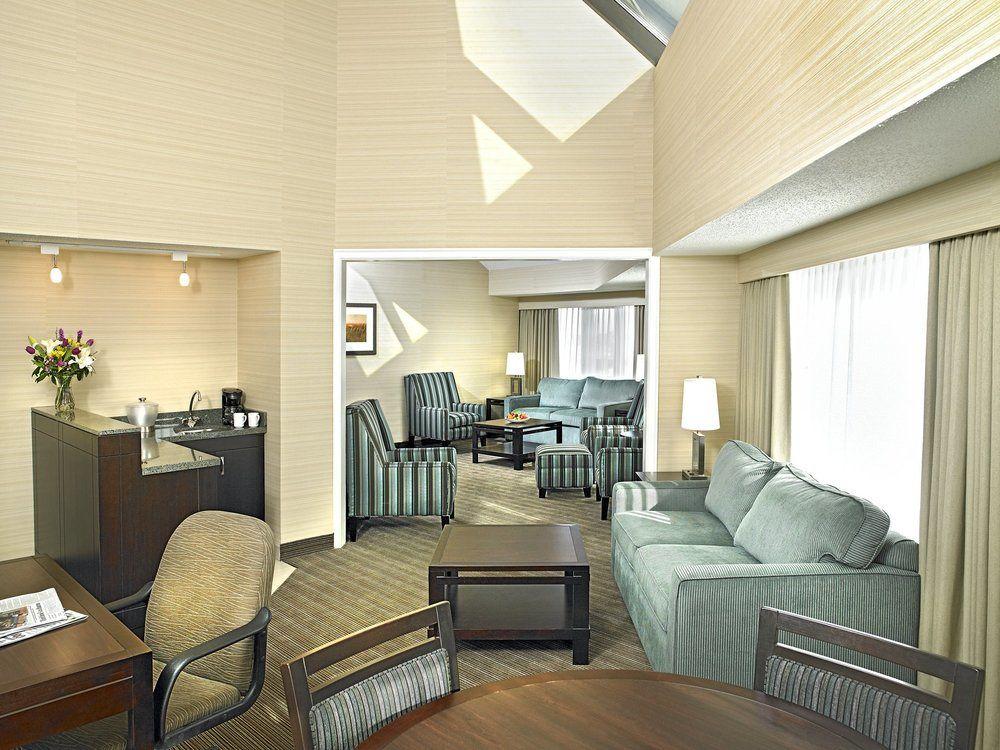 Delta Hotels By Marriott Saskatoon Downtown Exterior photo