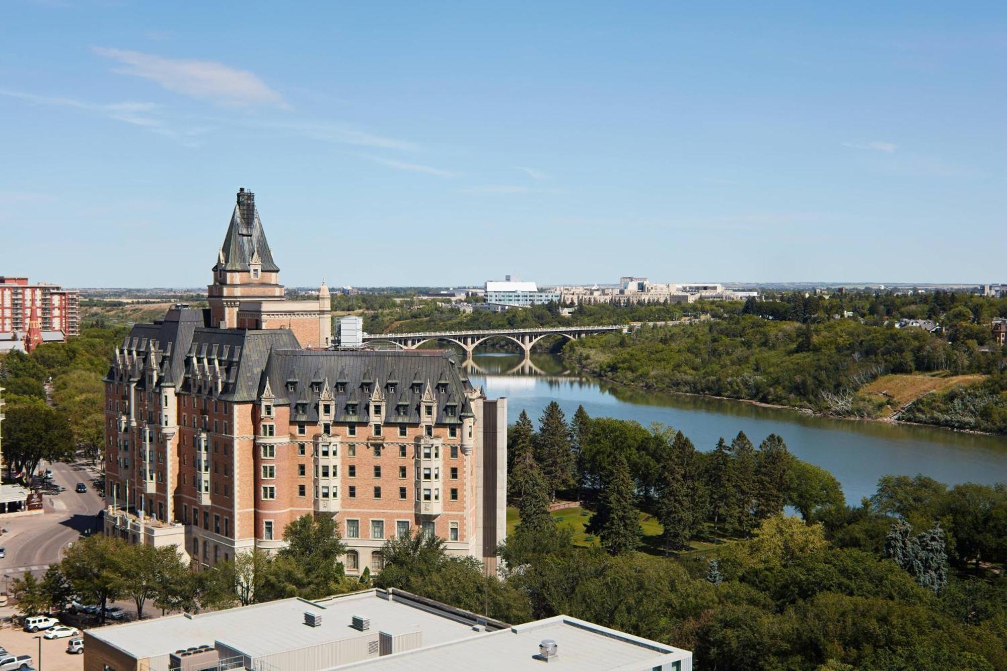Delta Hotels By Marriott Saskatoon Downtown Exterior photo